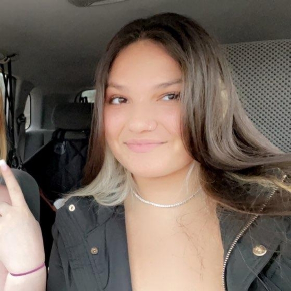 Meet your Posher, Kyrie!  And My Beautiful daughters by my side. - Picture 4 of 6